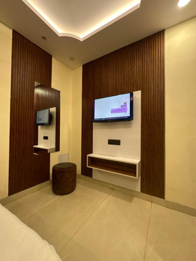 Hotel Mahalaxmi Deluxe New Delhi Eksteriør bilde