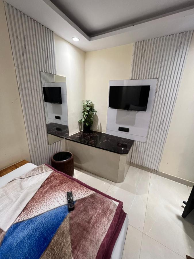 Hotel Mahalaxmi Deluxe New Delhi Eksteriør bilde